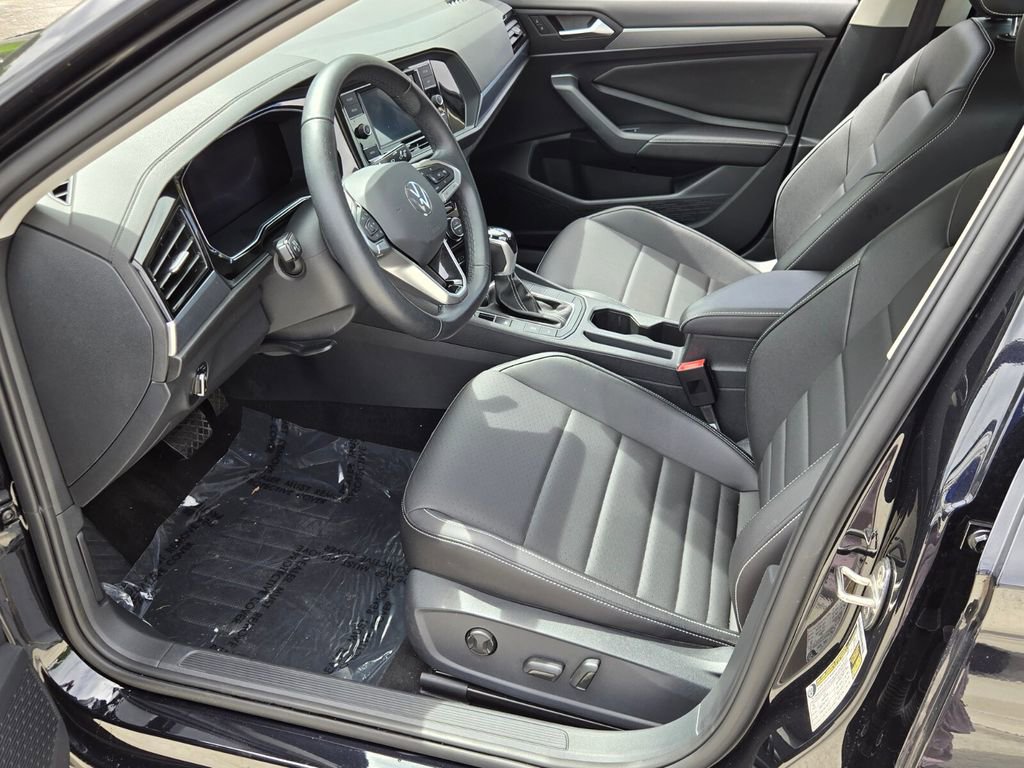 Certified 2022 Volkswagen Jetta SE image 10