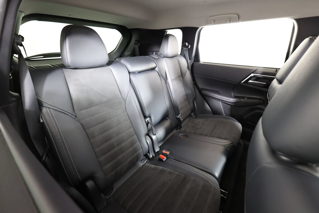 Used 2024 Mitsubishi Outlander SE AWD/4WD image 21