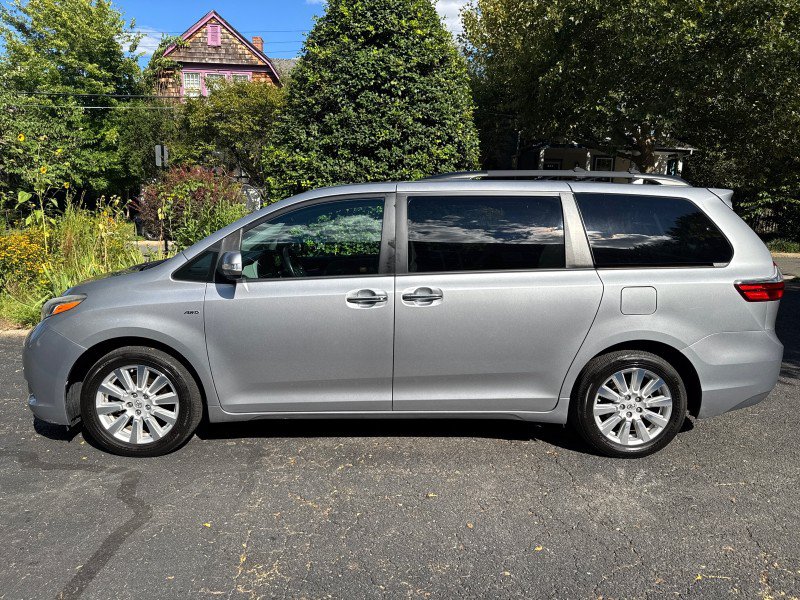 Used 2017 Toyota Sienna Limited Premium AWD/4WD image 7