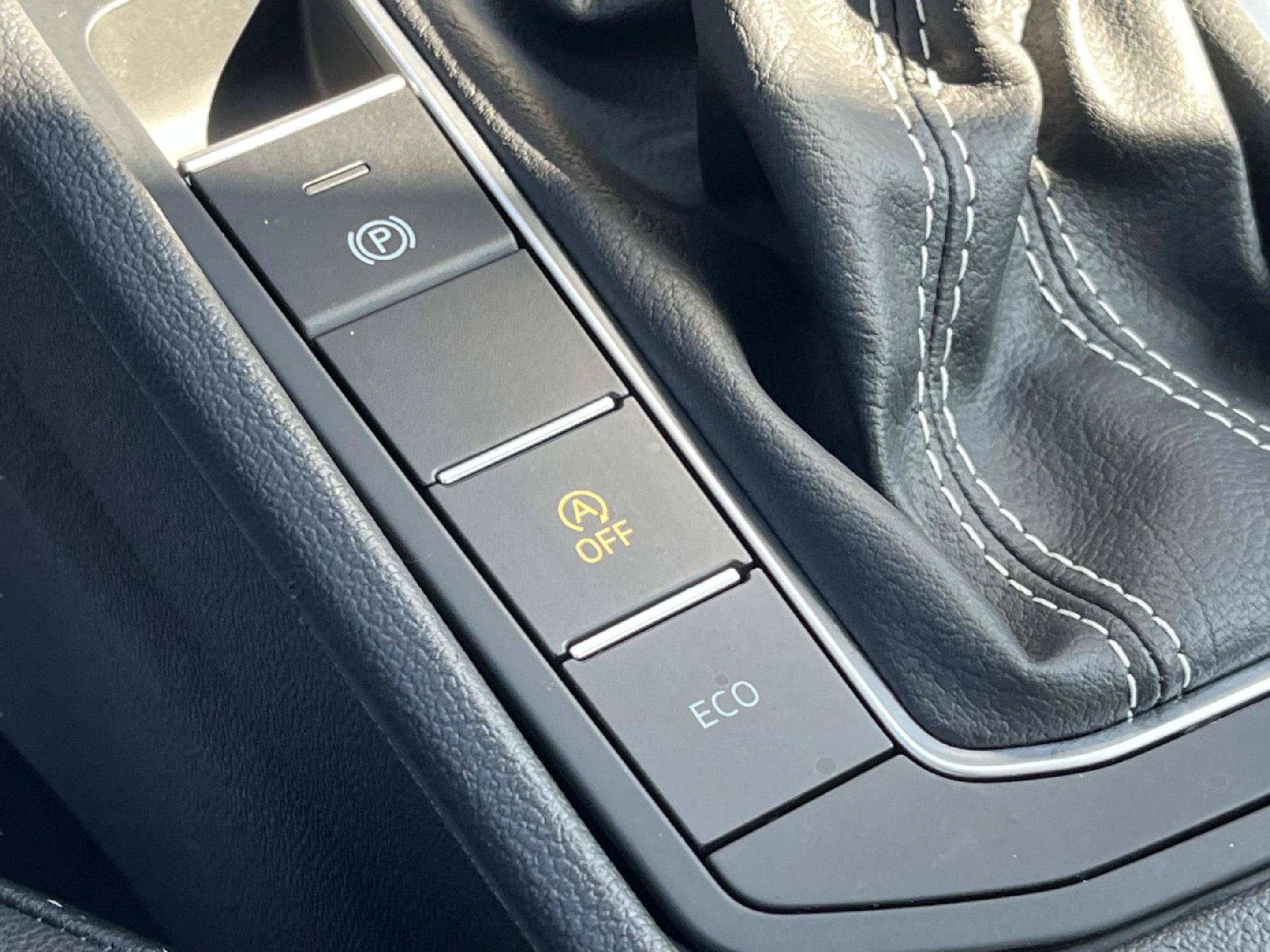 Used 2025 Volkswagen Jetta SE image 34