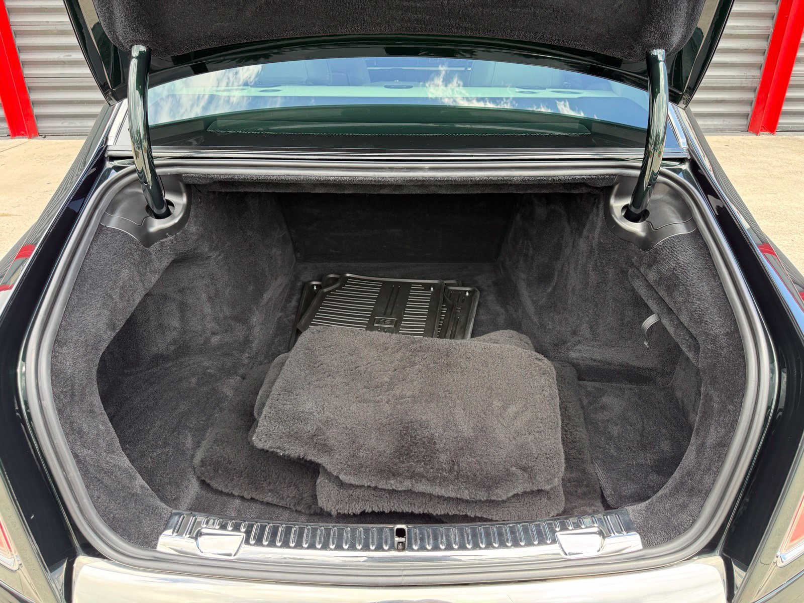Used 2022 Rolls-Royce Phantom Sedan RWD image 45