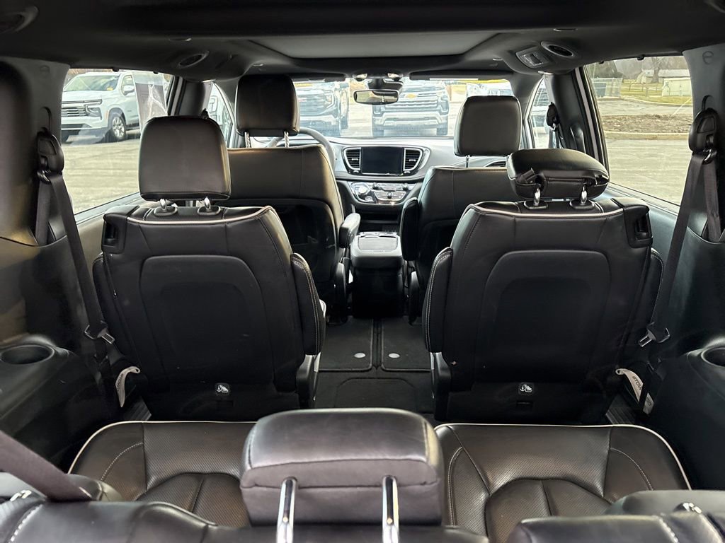 Used 2025 Chrysler Pacifica Limited image 9