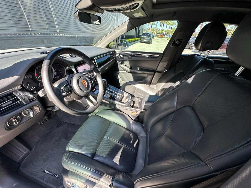 Certified 2023 Porsche Macan AWD/4WD image 4