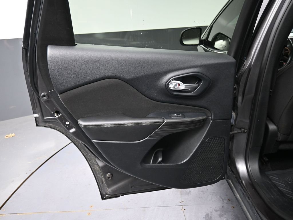 Used 2016 Jeep Cherokee Latitude image 22