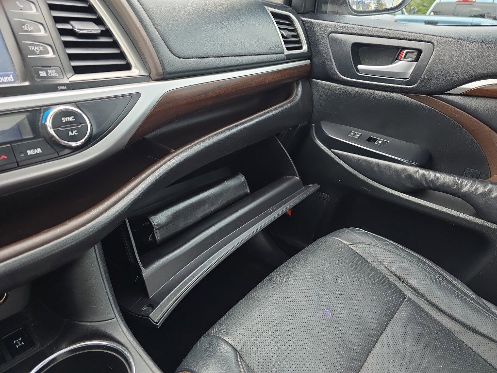 Used 2014 Toyota Highlander Limited Platinum image 33