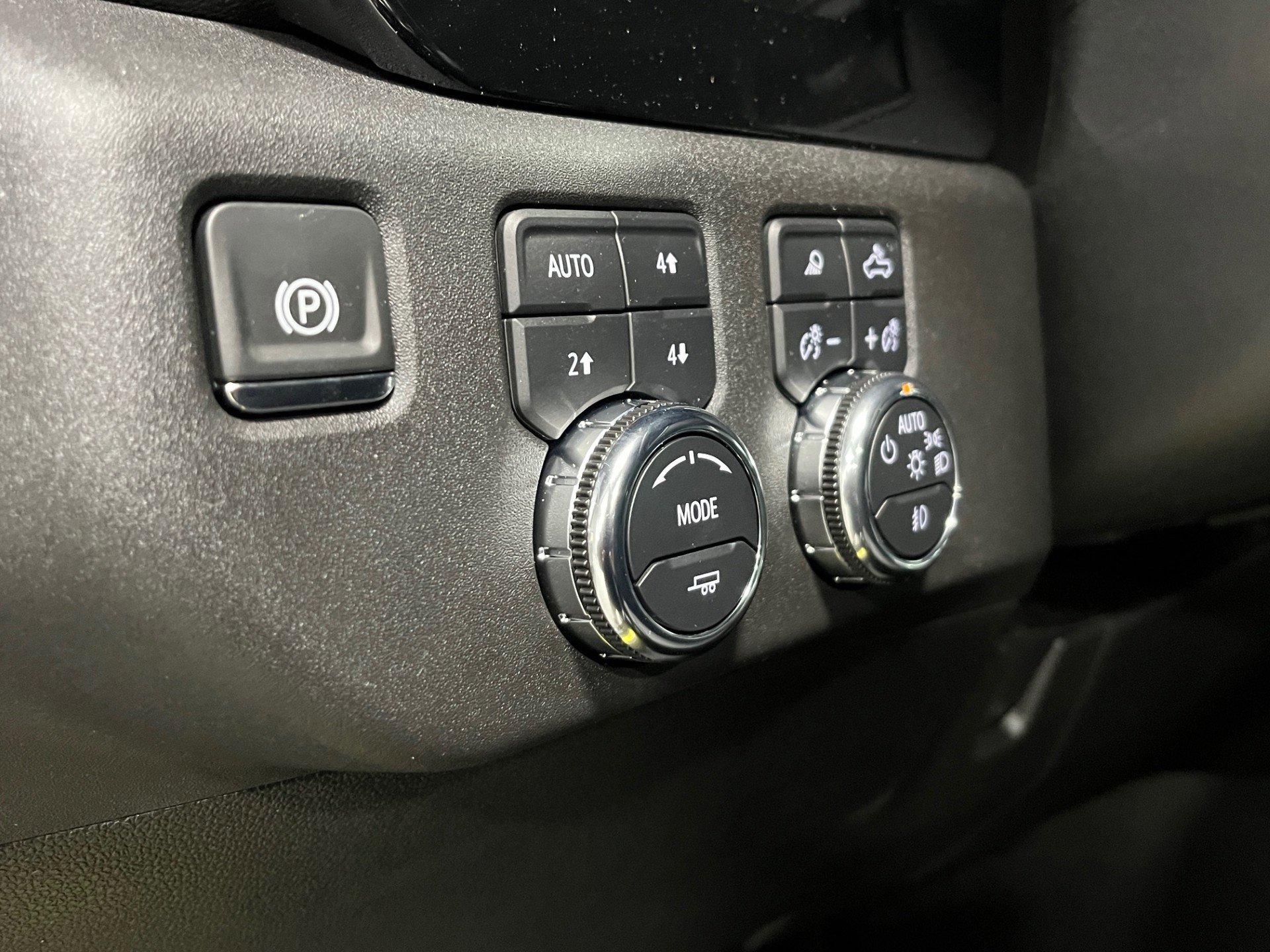 New 2025 GMC Sierra 3500 SLT w/ SLT Premium Package image 15