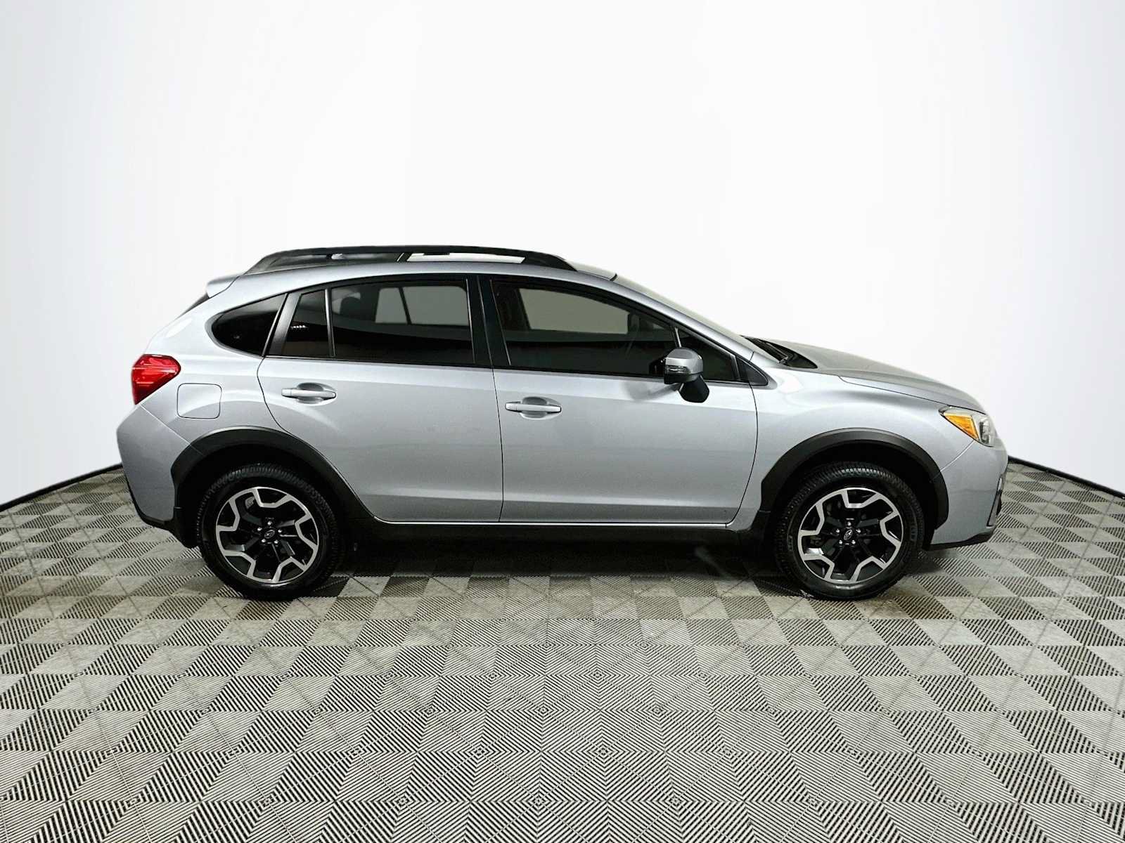 Used 2016 Subaru Crosstrek 2.0i Limited w/ Popular Package #2 AWD/4WD image 8