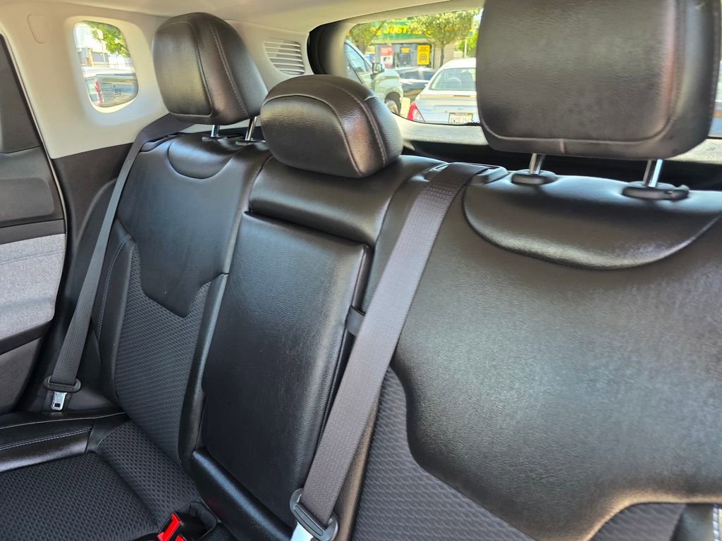 Used 2022 Jeep Compass Latitude FWD image 15