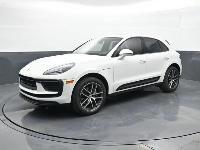 Certified 2023 Porsche Macan image 1