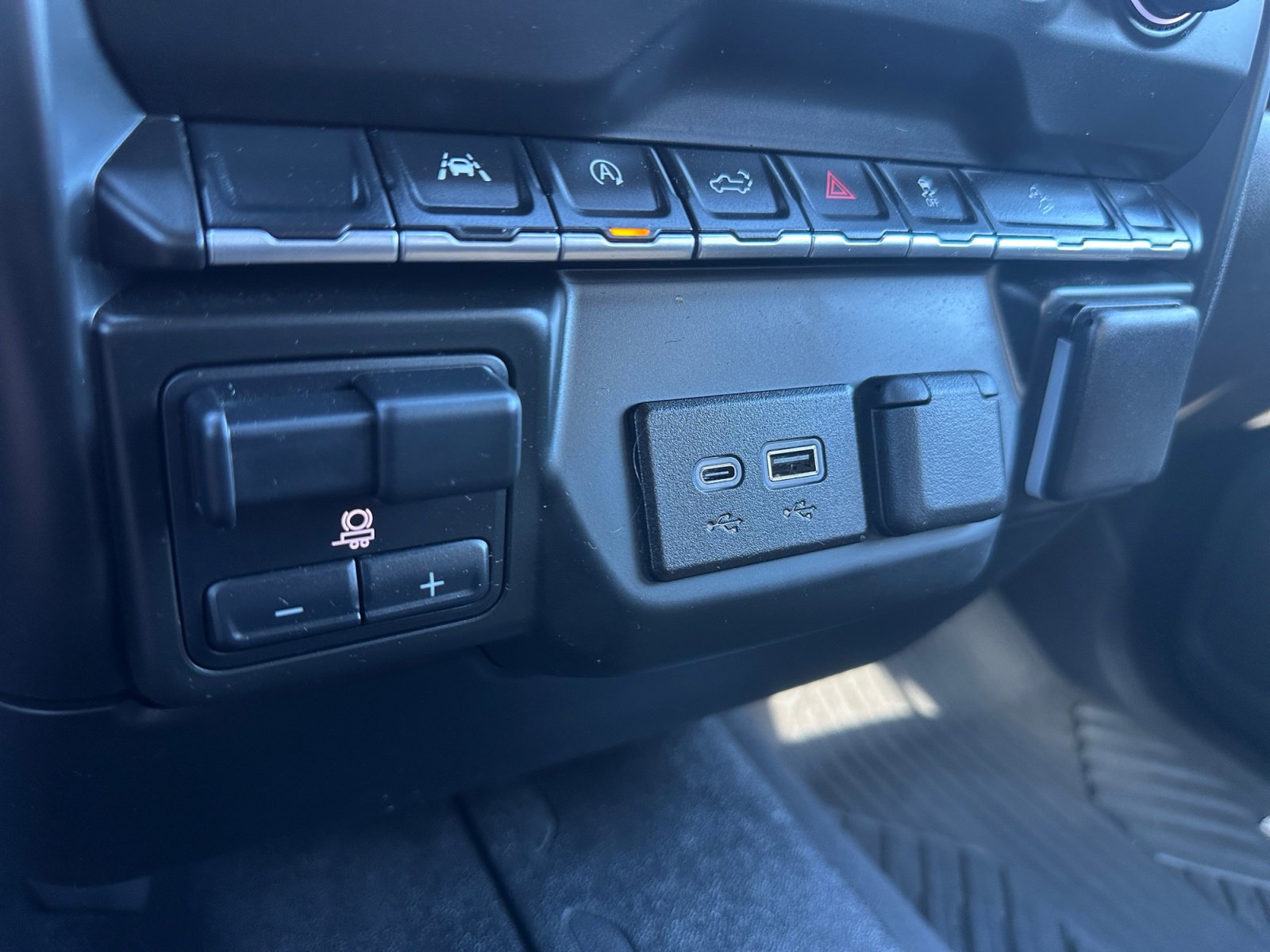Used 2025 Chevrolet Silverado 1500 Custom Trail Boss w/ Dark Appearance Package image 24