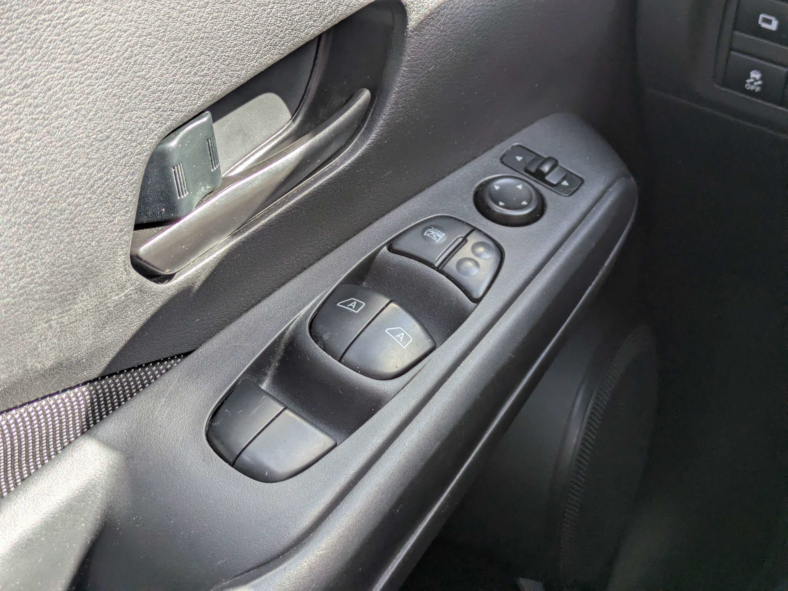Used 2020 Nissan Kicks S FWD image 24