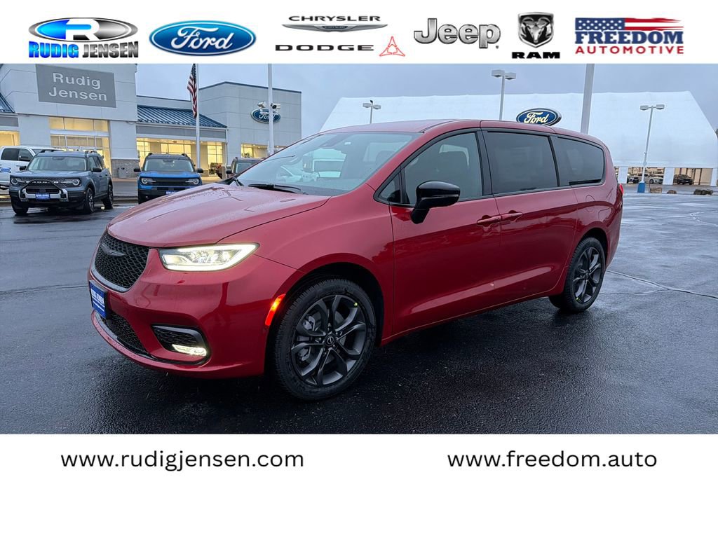 New 2026 Chrysler Pacifica Select