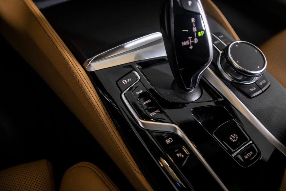 Used 2023 BMW 530e w/ M Sport Package image 28