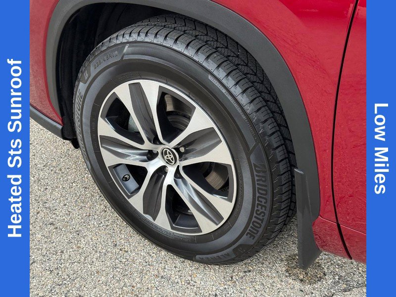 Used 2021 Toyota Highlander XLE AWD/4WD image 10