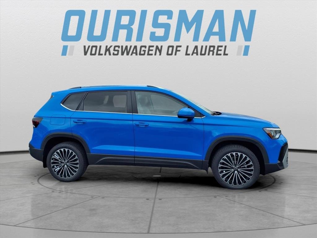 New 2025 Volkswagen Taos SE image 2