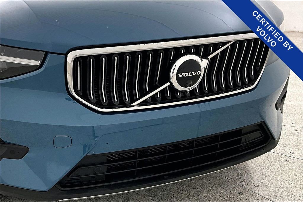 Used 2025 Volvo XC40 B5 Plus image 38