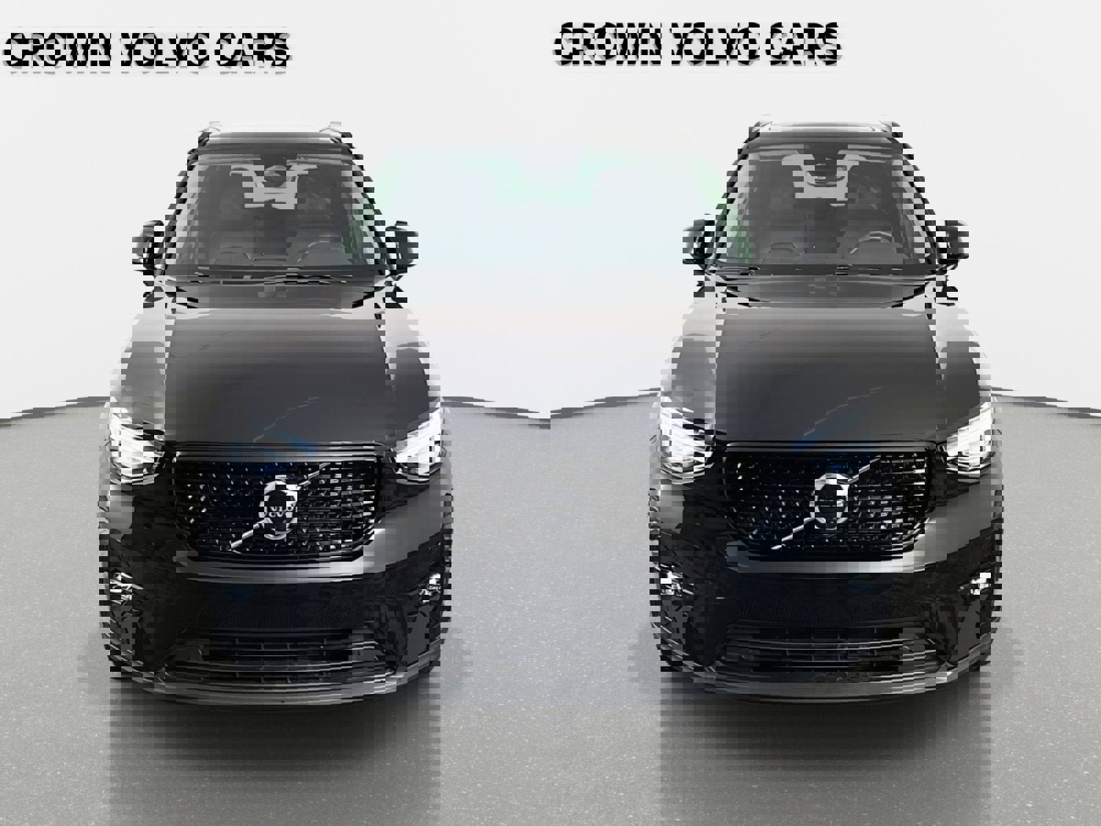 Used 2023 Volvo XC40 B4 Ultimate image 2