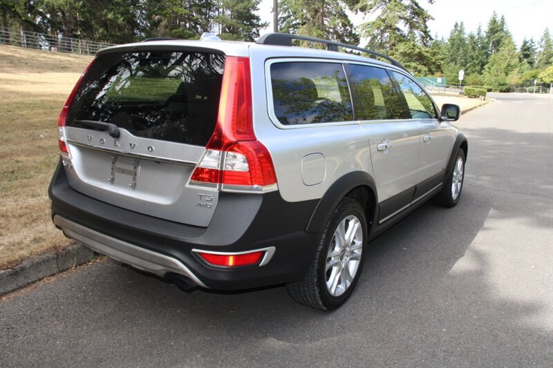 Used 2016 Volvo XC70 T5 Premier w/ Proximity Package AWD/4WD image 3