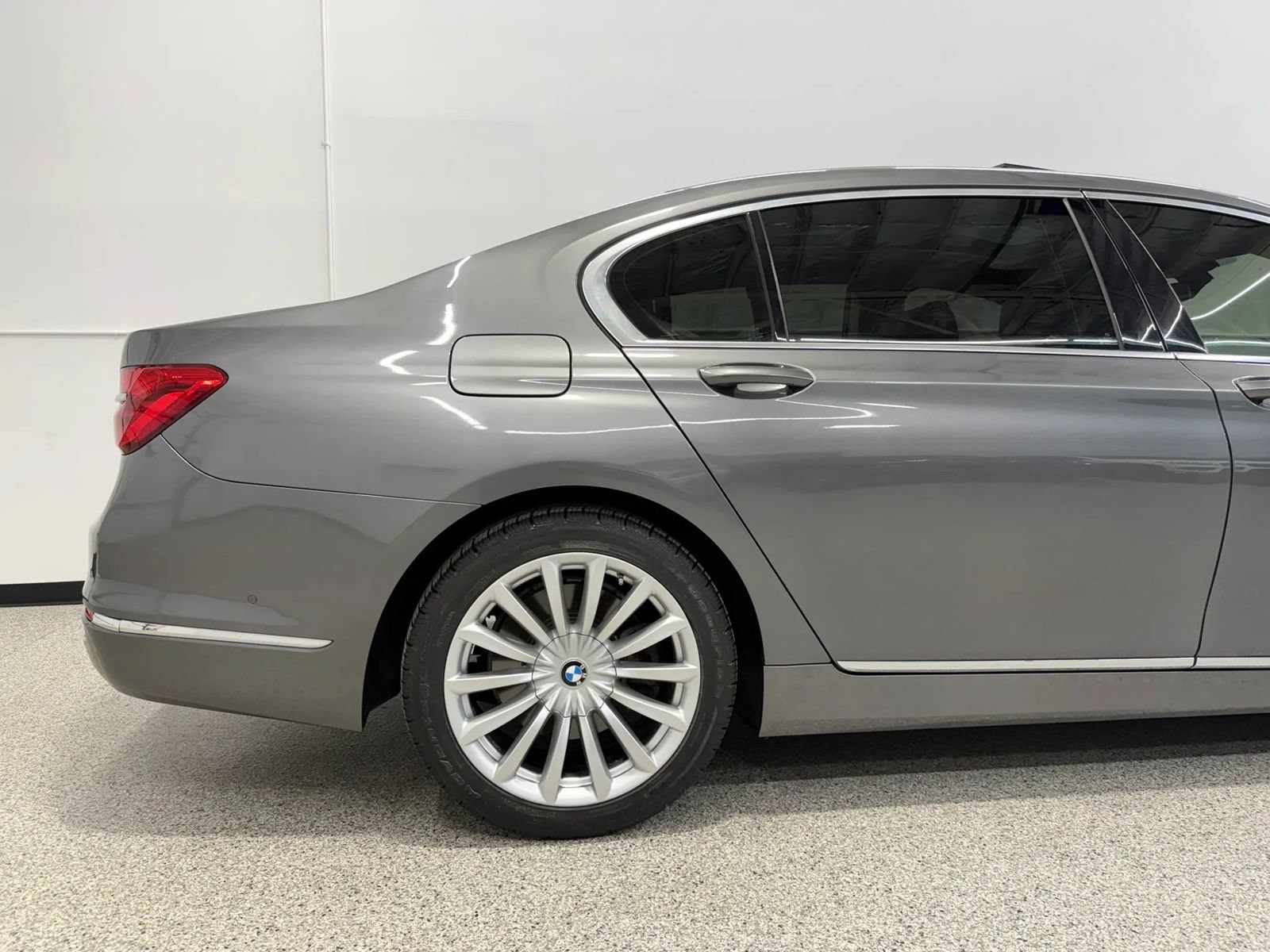 Used 2017 BMW 740i xDrive AWD/4WD image 15