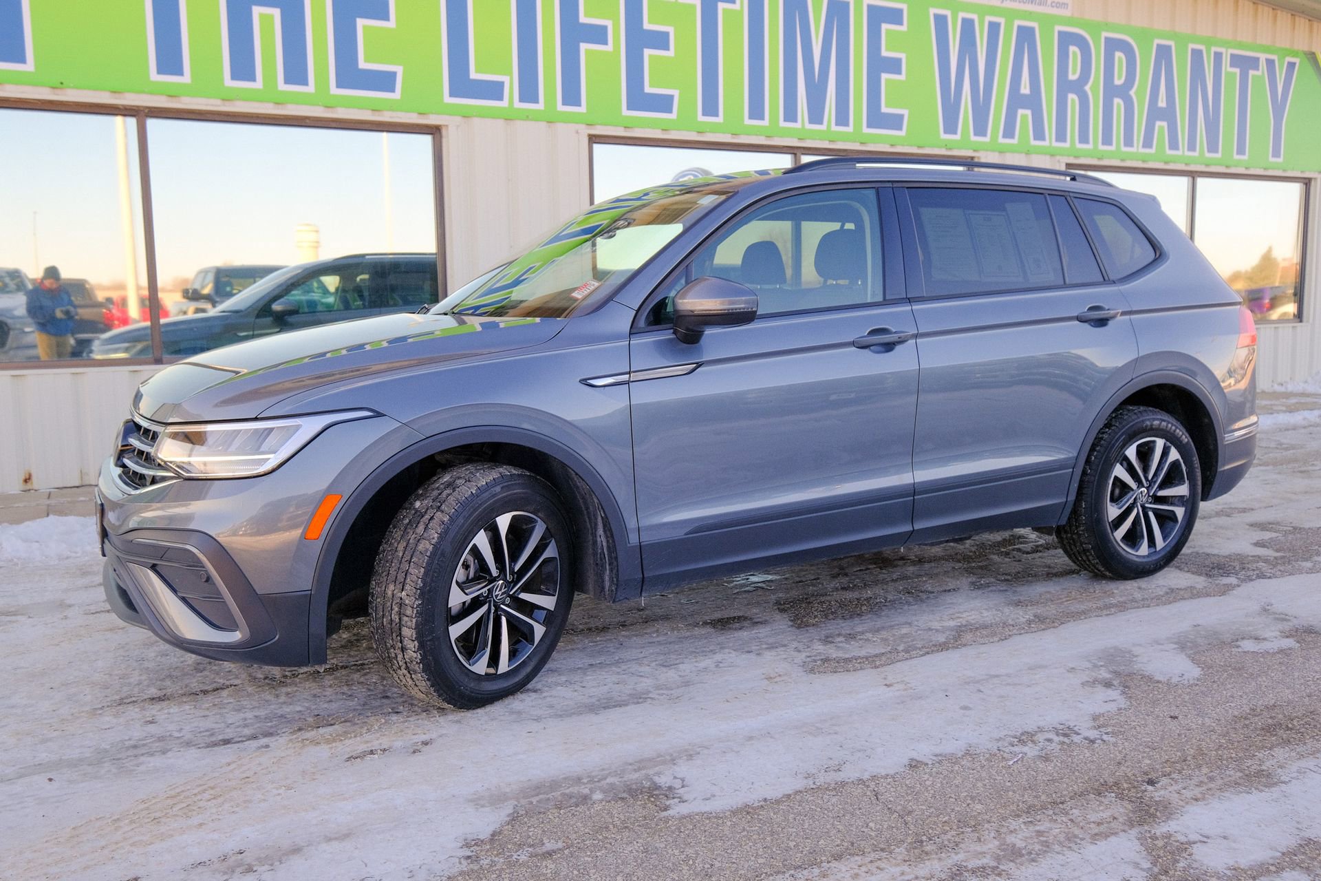 Used 2024 Volkswagen Tiguan S image 2