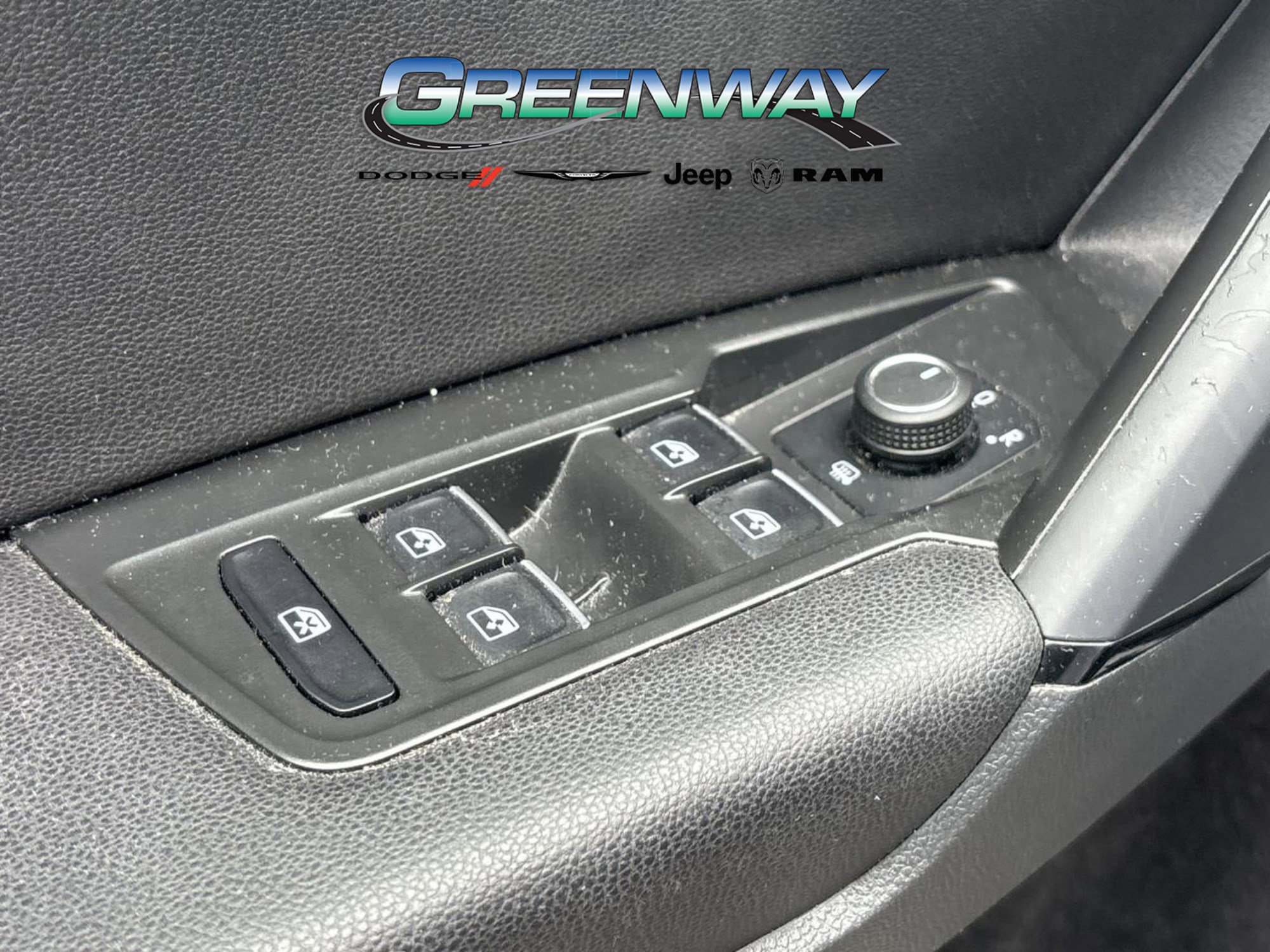 Used 2019 Volkswagen Tiguan SE image 12