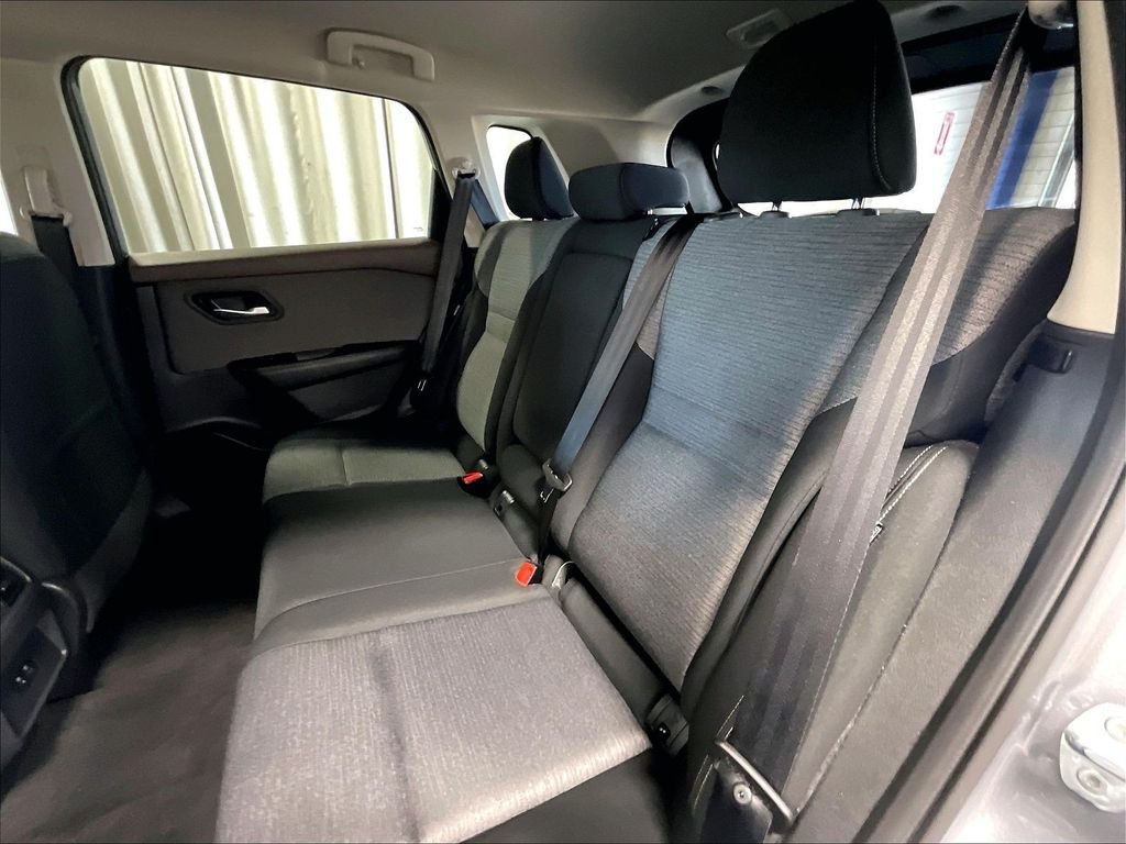 Used 2023 Nissan Rogue SV AWD/4WD image 15