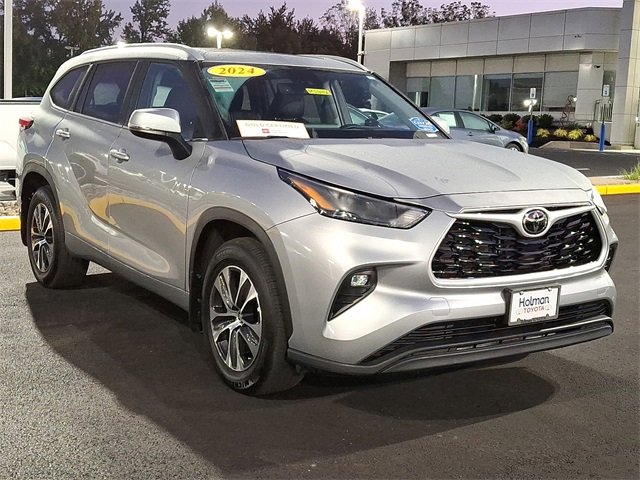 Certified 2024 Toyota Highlander XLE image 2