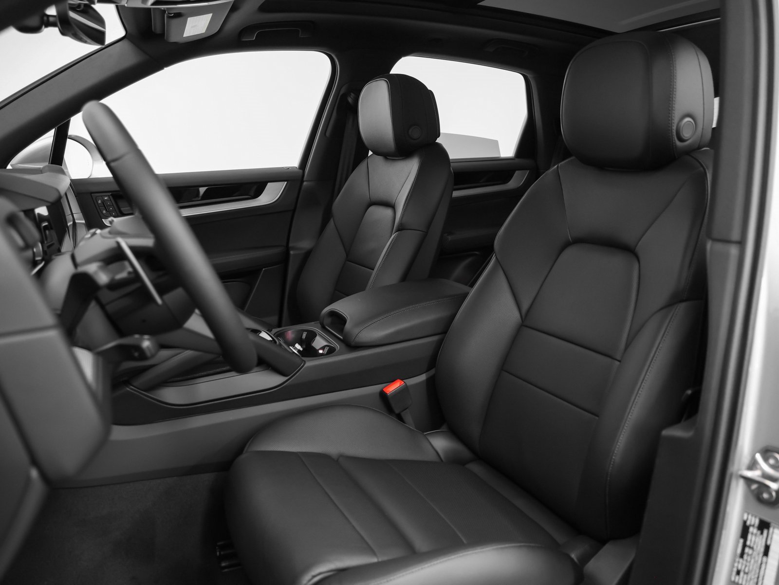 Used 2025 Porsche Cayenne image 5