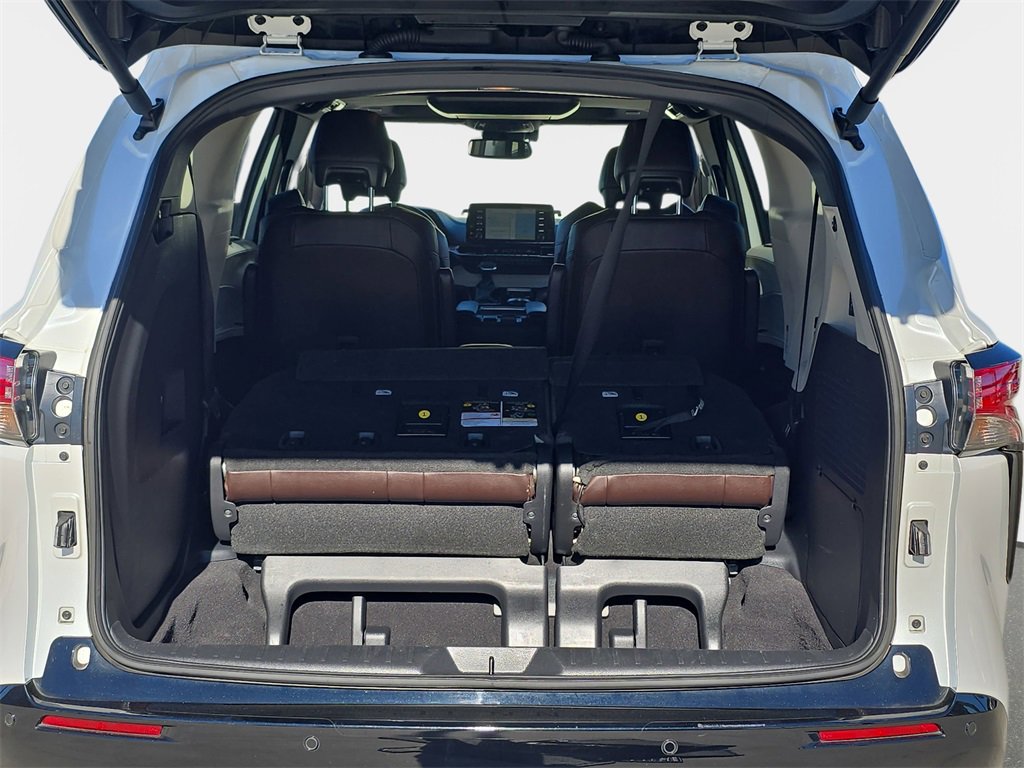 Used 2022 Toyota Sienna Platinum image 14