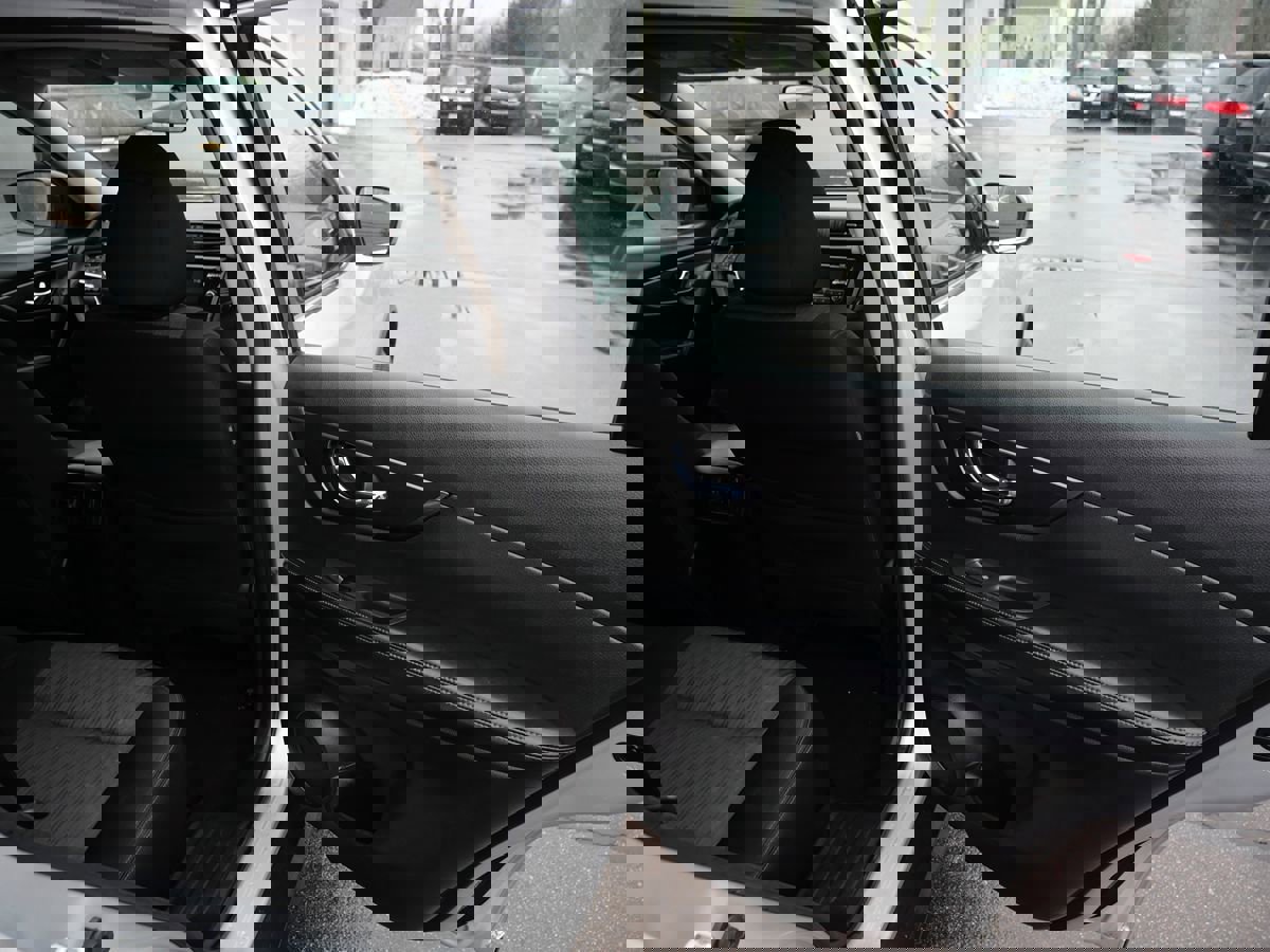 Used 2017 Nissan Rogue S image 27