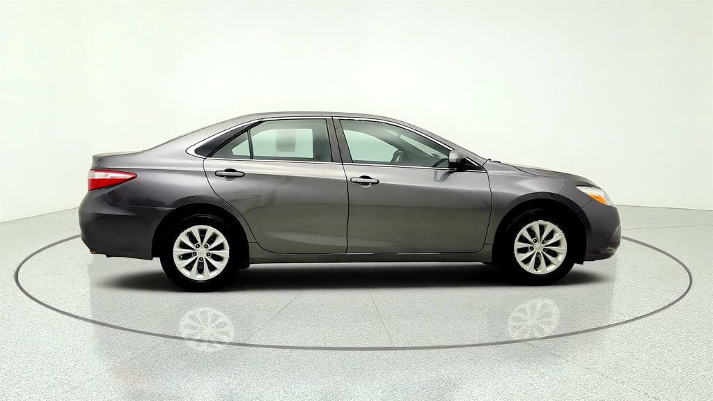 Used 2015 Toyota Camry LE FWD image 4