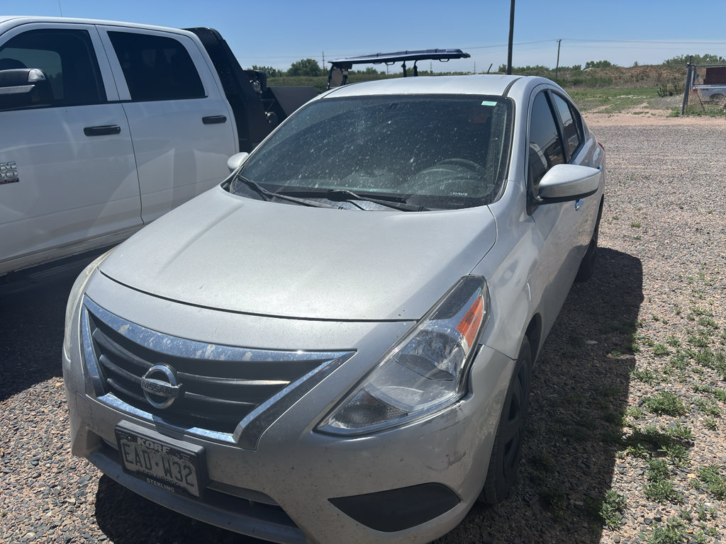 Used 2016 Nissan Versa SV FWD image 1