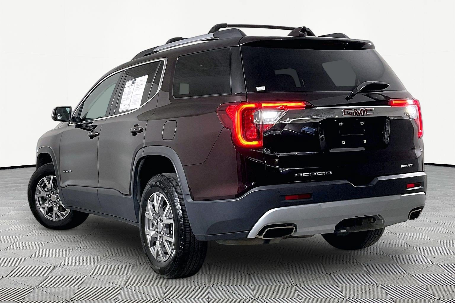 Used 2021 GMC Acadia SLT w/ LPO, Adventure Package AWD/4WD image 5