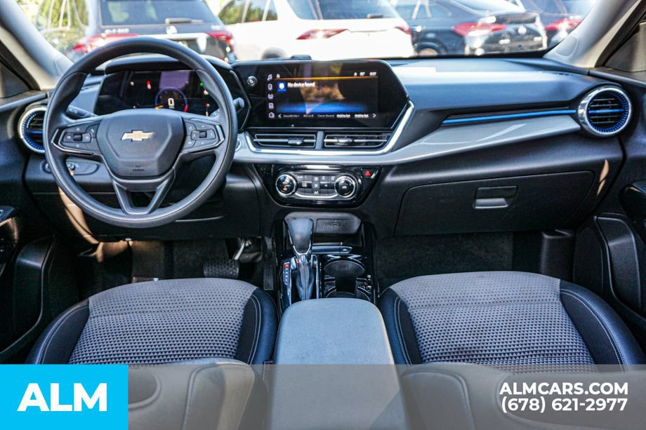 Used 2025 Chevrolet Trax LT FWD image 24