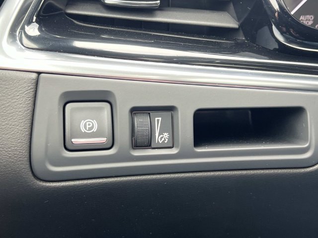 Certified 2024 Cadillac XT6 Luxury w/ LPO, Floor Liner Package AWD/4WD image 28