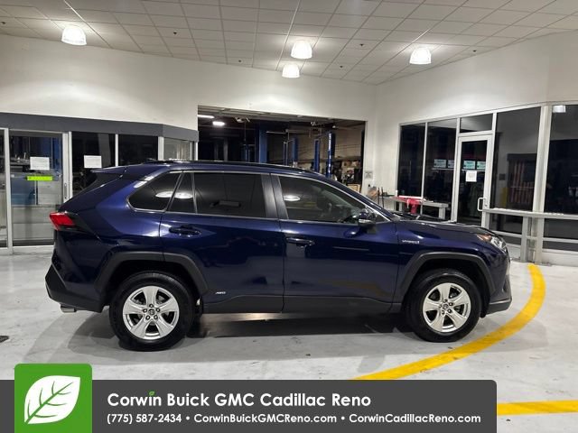 Used 2019 Toyota RAV4 XLE w/ Carpet Mat Package AWD/4WD image 9