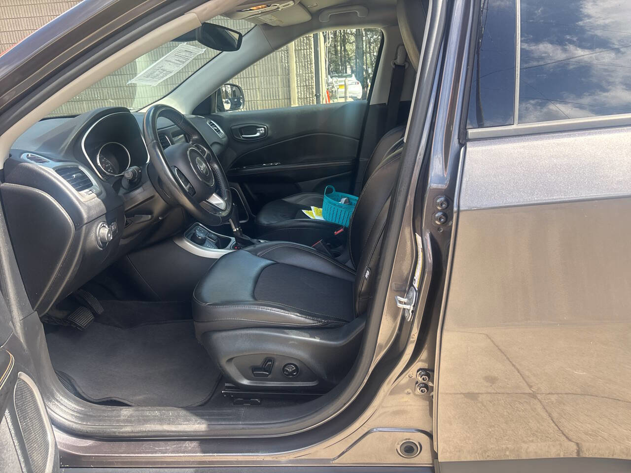 Used 2018 Jeep Compass Latitude w/ Popular Equipment Group AWD/4WD image 9