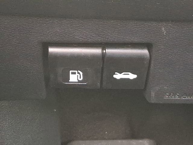 Used 2023 Nissan Versa SV image 23