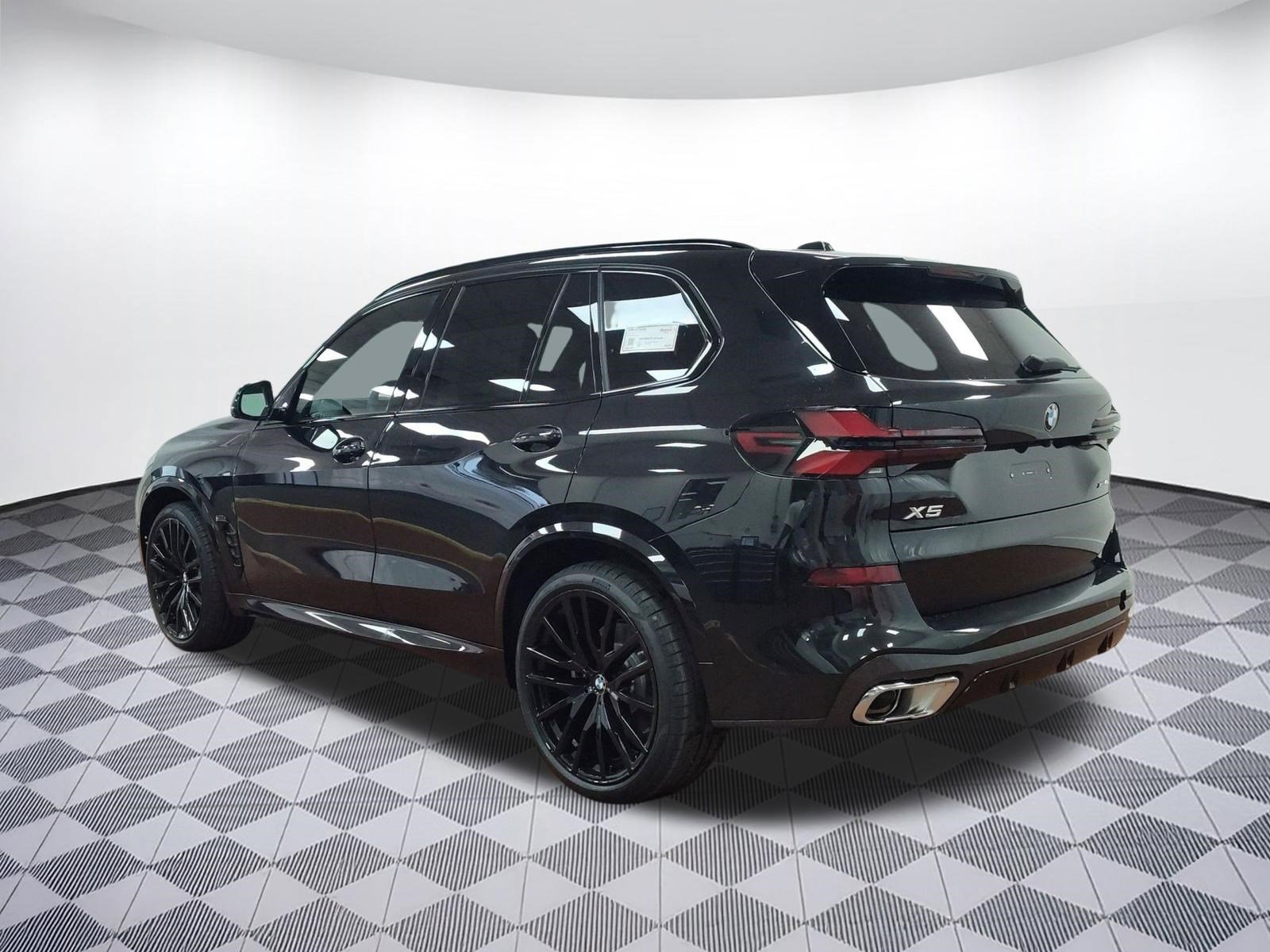 Used 2026 BMW X5 xDrive40i w/ M Sport Package image 3
