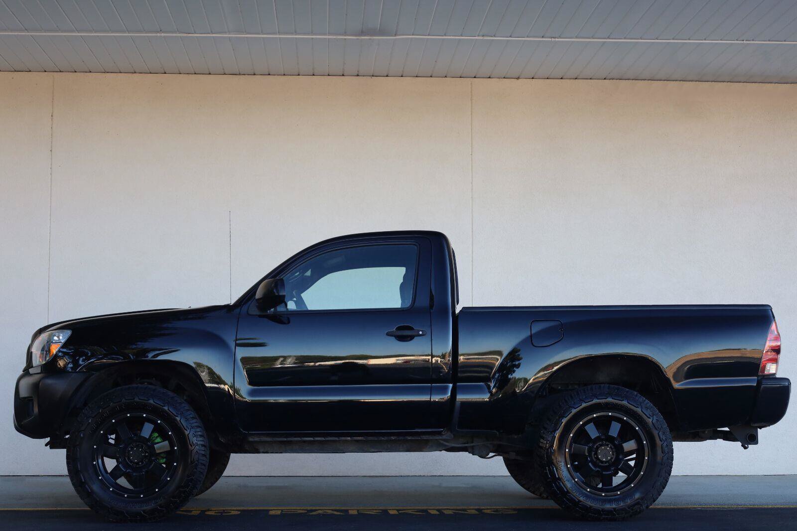 Used 2012 Toyota Tacoma 2WD Regular Cab image 2