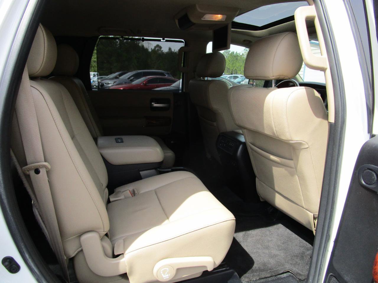 Used 2018 Toyota Sequoia Platinum RWD image 29