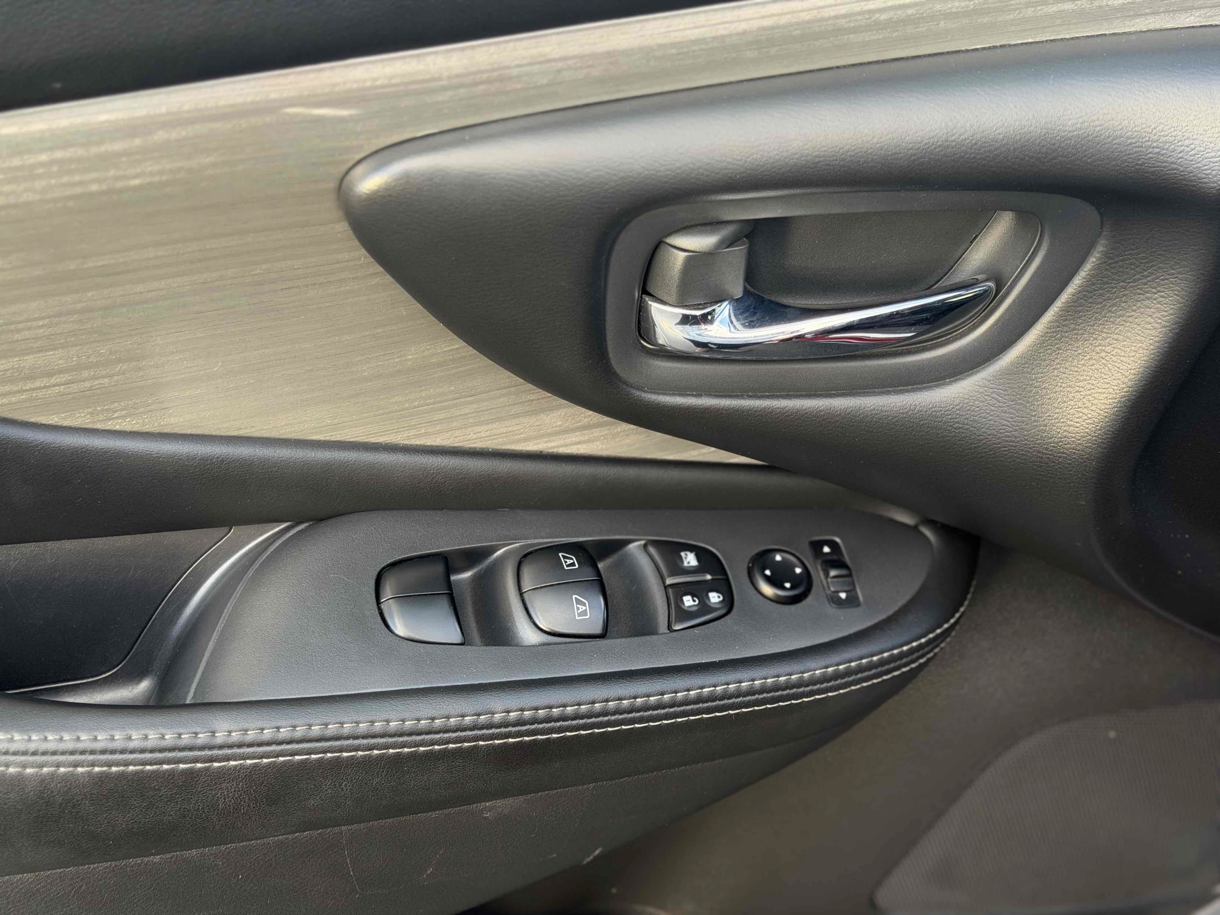 Used 2017 Nissan Murano S w/ Navigation Package FWD image 18