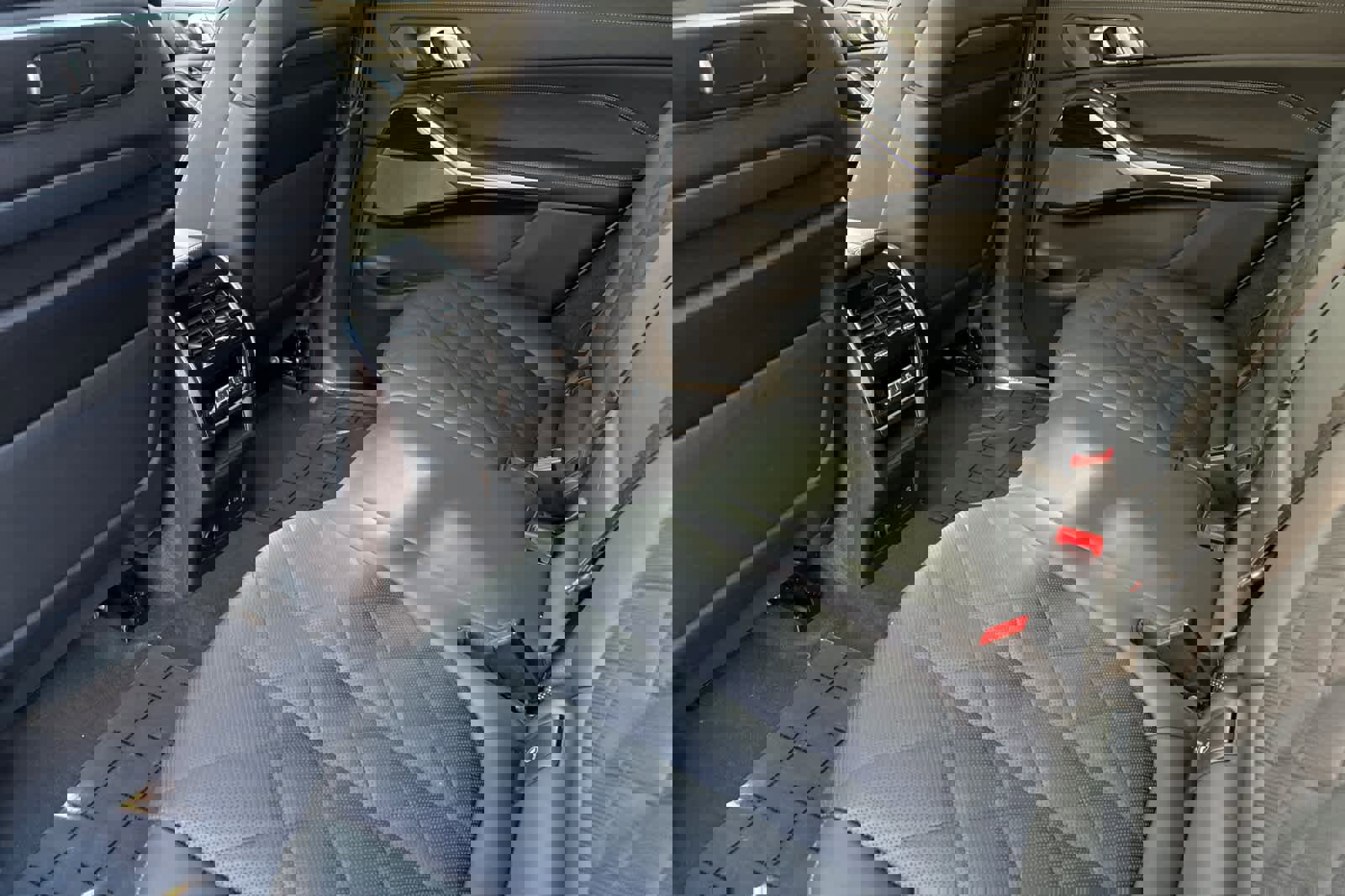 Used 2024 BMW X7 xDrive40i w/ M Sport Package image 4