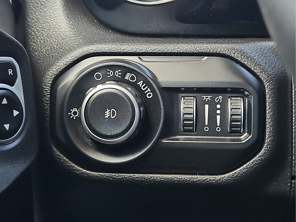 Used 2019 Jeep Wrangler Rubicon AWD/4WD image 14