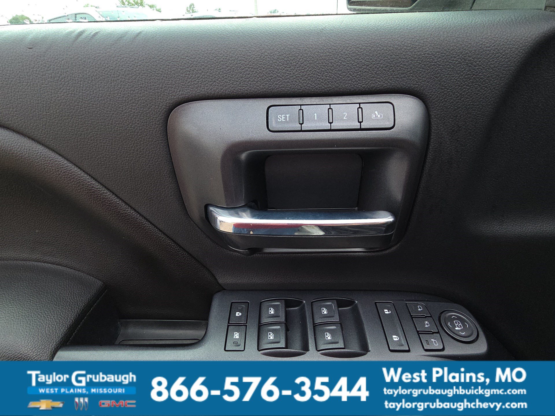 Used 2016 Chevrolet Silverado 1500 LTZ w/ Sport Package AWD/4WD image 14