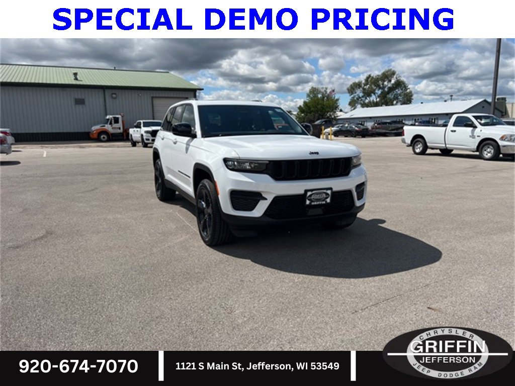 New 2025 Jeep Grand Cherokee Altitude image 5