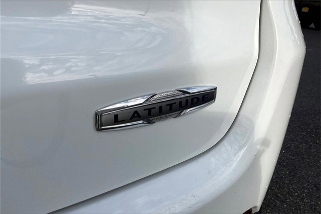 Used 2024 Jeep Compass Latitude image 9