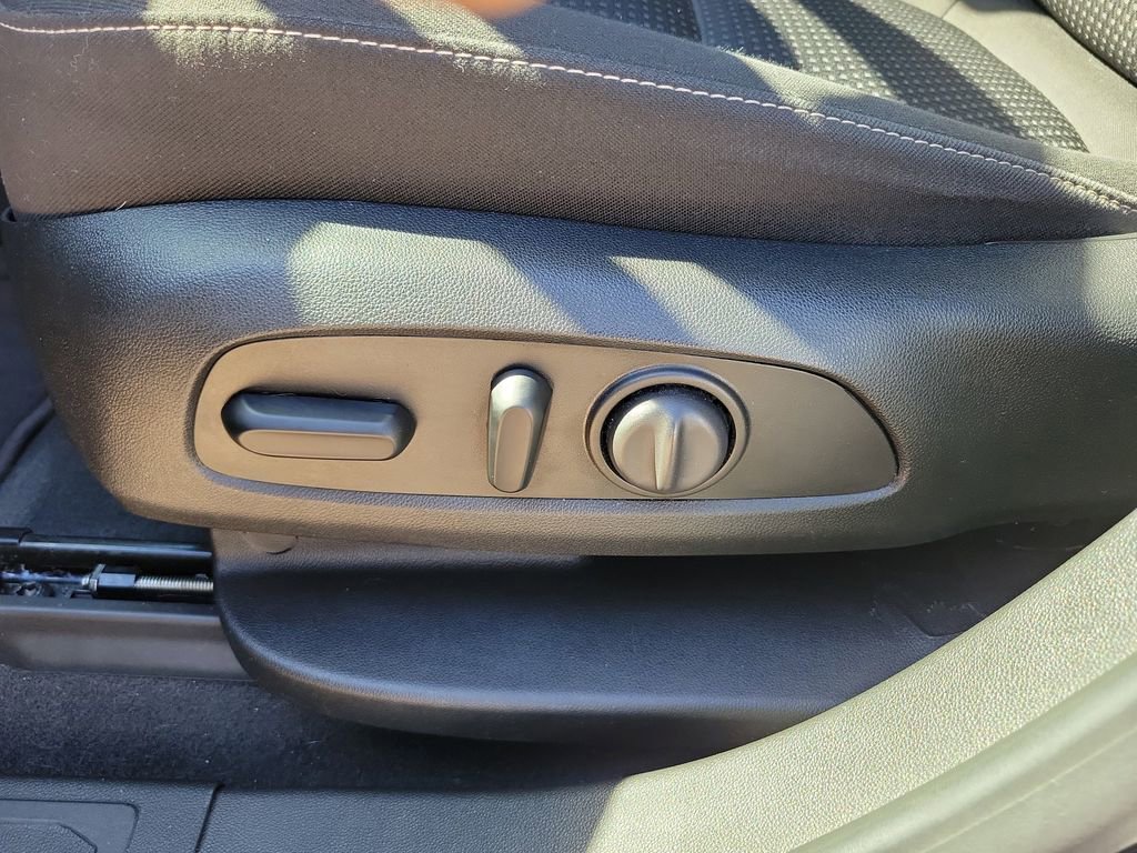 Used 2023 GMC Acadia SLE w/ Driver Convenience Package image 19