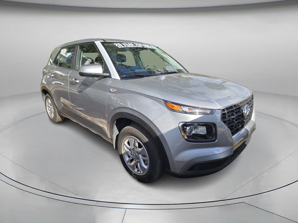 Certified 2025 Hyundai Venue SE image 4