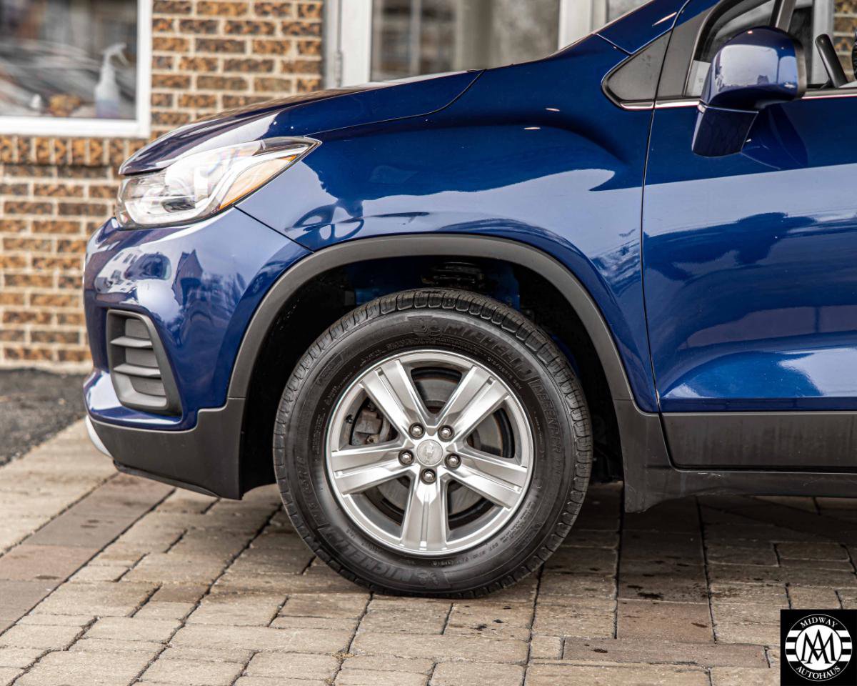 Used 2017 Chevrolet Trax LT w/ Sun & Sound Package image 26